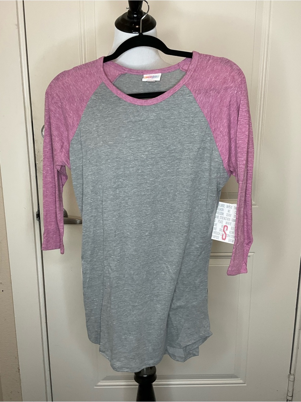 LuLaRoe Randy Gray Body Pink Raglan 3/4 Sleeve Tee